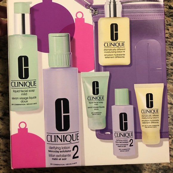 Clinique
Great Skin Anywhere 3-Step
Skin Care Set for Dry Skin - Picture 2 of 3